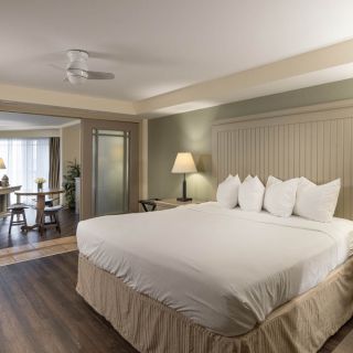 A guest suite at the 1000 Islands Harbor Hotel